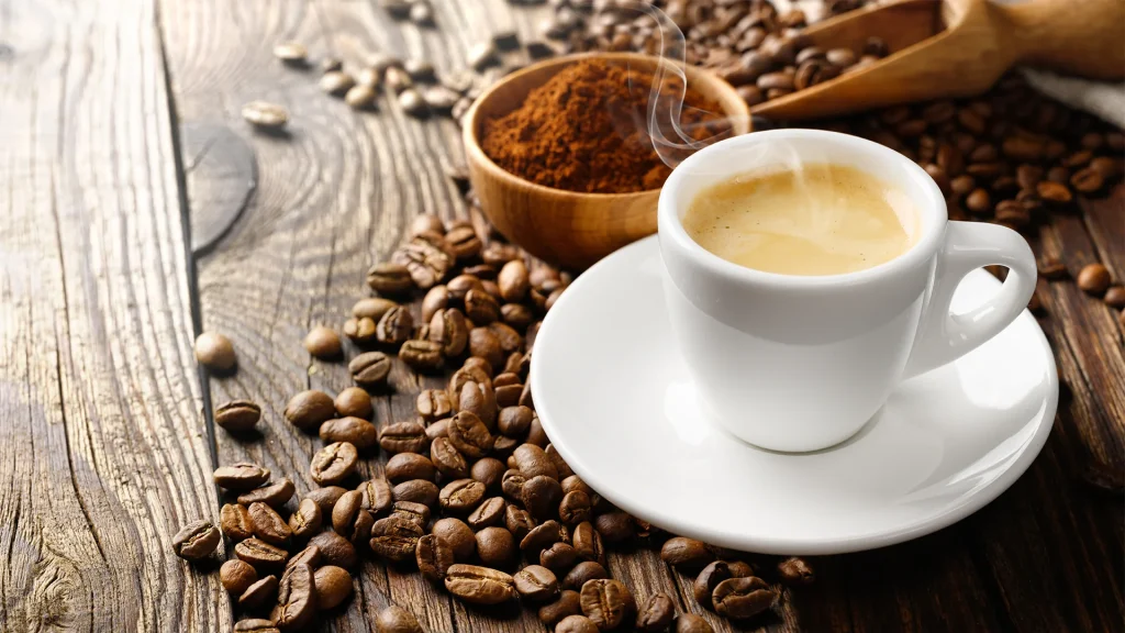 Freshly brewed coffee and smoothies at Goodee Breakfast Lisbon